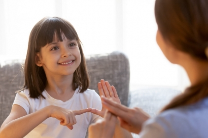 5 Tips Mendidik Anak Deaf