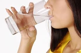 Terbukti Manfaat Minum Air Putih Saat Bangun Pagi