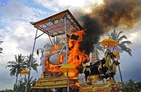 "Asal Mula Ritual Pelaksanaan Upacara Ngaben Umat Hindu Di Bali" Benarkah Upacara Ngaben banyak orang menyebutkan bahwa upacara itu boros?