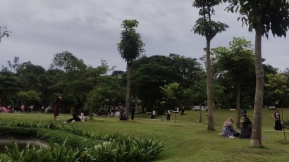 Hutan Kota GBK dipilih Masyarakat sebagai Area  Piknik Kekinian  di Jakarta