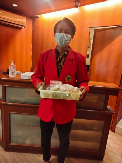 KKN Mandiri Untag Surabaya : Inovasi Makanan Pedagang Kaki Lima di Daerah Petemon Gang 4 Surabaya