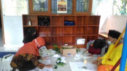 Batik Ecoprint Wujud Cinta Lingkungan di SLB Zafa Hargorejo
