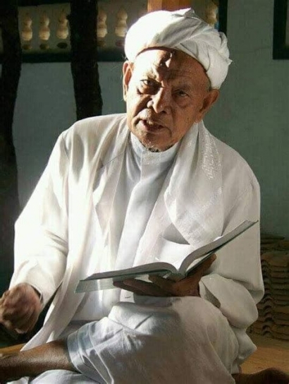 Musthafa Umar: Ulama Kharismatik dari Pulau Seribu Masjid