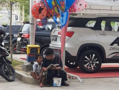 Bocah Kecil Penjual Balon