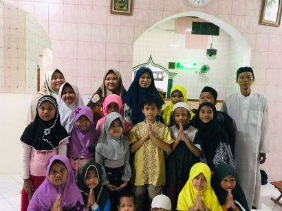 Pendampingan Pengajaran di TPA Al-Madinah, Jakarta Selatan | Mahasiswi Universitas Muhammadiyah Prof. Dr. Hamka