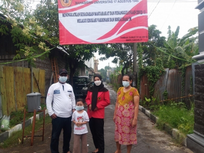 Mahasiswa Untag Surabaya Melakukan Program Penyuluhan Edukasi Vaksinasi dan Sosialisasi 5M