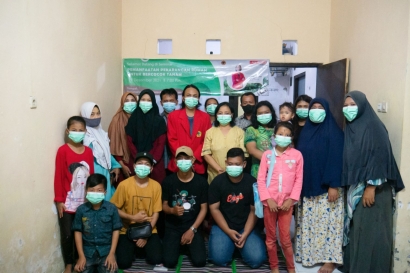 Mahasiswa KKN Untag Surabaya Mengadakan Seminar tentang Lingkungan dan Memberikan Tanaman ke Setiap Rumah Warga