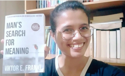 Prisilya Prety Ruhukail : Berdialog dengan Buku.