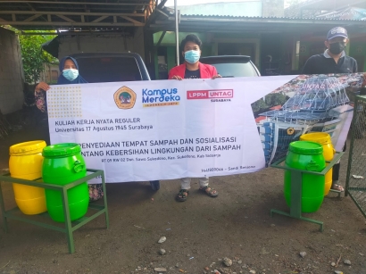 KKN Untag Surabaya, Menyediakan Tempat Sampah dan Sosialisasi Kebersihan Lingkungan.