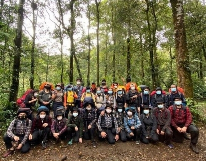Gunung Ciherang Sukamakmur Bogor: Kisah Menyenangkan Saat Mendaki Bersama Teman-Teman
