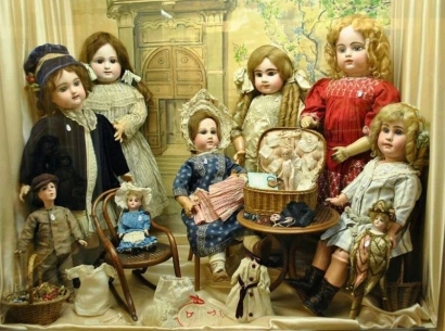 Boneka: Sejarah, Spiritual, dan Fiksi