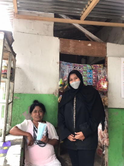 Pembagian Masker dan Handsanitizer Oleh Mahasiswa PMM Kelompok 06 Gelombang 17 Di Desa Sidodadi Lawang Kabupaten Malang