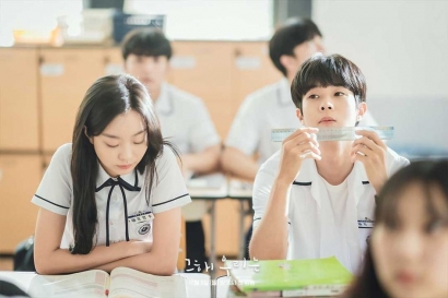 Belajar dari Kisah Choi Woong dan Kook Yeon Soo dalam "Our Beloved Summer"