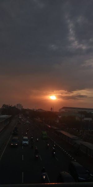 Senja di Pinggiran Kota Jakarta