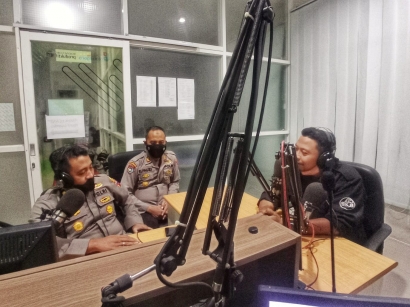 Melalui Radio Malowopati Pemkab Bojonegoro, Wakapolres Imbau Waspada Omicron
