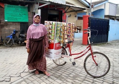PPPA Daarul Qur'an Salurkan Sepeda Kopi Murotal untuk Ibu Febi