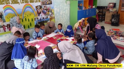 KKM-DR UIN Malang Desa Putukrejo Peduli Pendidikan Anak Usia Dini (PAUD)