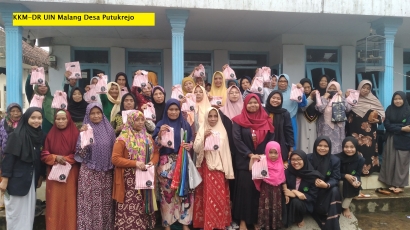 Pembagian Hand Sanitizer oleh Tim KKM UIN Malang Desa Putukrejo Melalui Kegiatan Pengajian