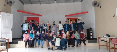 Edukasi Mahasiswa KKN Undip Pembuatan Hand Sanitizer Berbahan Dasar Alami Jeruk Nipis