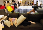 Kebiasaan Unik Orang China: Tidur Siang di Tempat Umum