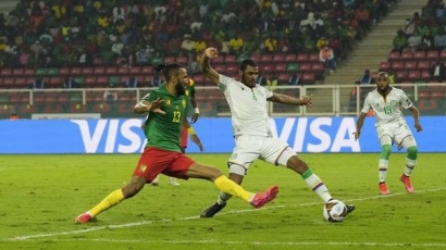 Tepuk Tangan untuk Kamerun, Aplaus untuk Komoro