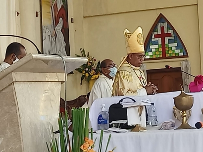 Uskup Atambua Pimpin Perayaan Ekaristi Wisuda dan Missio Canonica