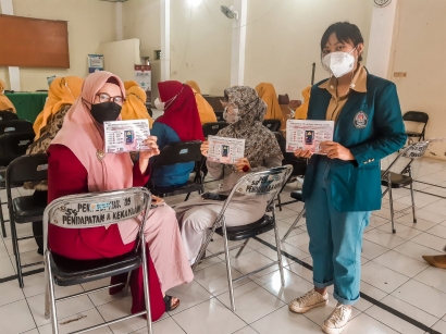 Pinjol Ilegal Meresahkan Warga di Tengah Pandemi, Mahasiswa  KKN UNDIP Inisiatif Beri Edukasi Literasi Keuangan kepada Warga