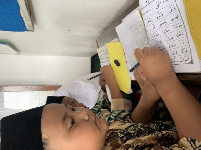 Kolaborasi KKM DR UIN Malang dan Pengajar TPQ Baitul Akbar di Desa Klandungan 