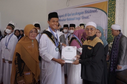 Pesan KH Yusuf Mansur di Wisuda Pesantren Kaffah Al-Mundzirin Palembang