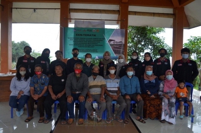 Mengangkat Komoditas Desa, Mahasiswa KKN-Tematik UMM Mengadakan Pelatihan Pengolahan Kopi di Desa Gunungrejo