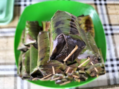 Ada Cinta Segitiga dalam Lamang Golek dan Menikmati Durian di Sako
