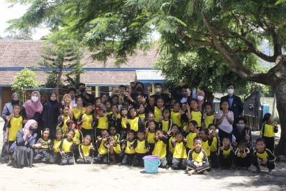 Memberi Motivasi Belajar Bagi Anak-anak SD Negeri 3 Ngabab di Tengah Pandemi Oleh Mahasiswa KKM-DR UIN Malang, Kelompok Kerja "Tebar Kebaikan"