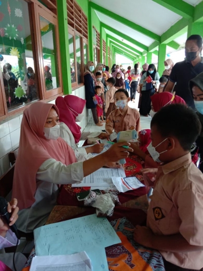 Vaksinasi Covid-19 Sinovac Dosis Ke-2 SDN Mekarmukti 05 Kecamatan Cikarang Utara