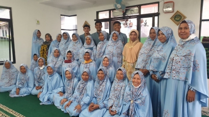 KKN Tematik Literasi Digital UPI 2022: Edukasi Anti-Hoaks sebagai Upaya Meningkatkan Literasi Digital Bagi Ibu-ibu di Dusun Bihbul, Desa Awilega, Kecamatan Tanjungkerta, Kabupaten Sumedang.