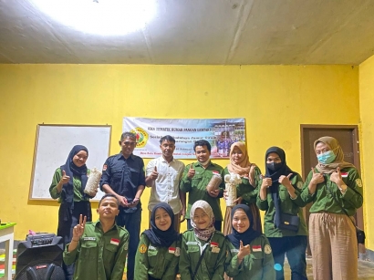 Sosialisasi Budidaya Jamur Tiram oleh KKN Tematik UNRAM 2022 di Desa Batu Kumbung, Kecamatan Lingsar, Kabupaten Lombok Barat