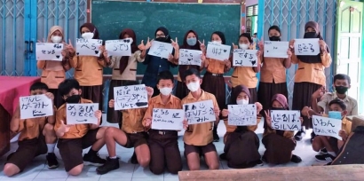 Mahasiswa KKN Undip Kenalkan Huruf Jepang "Hiragana" dan Budaya Jepang "Shodo"