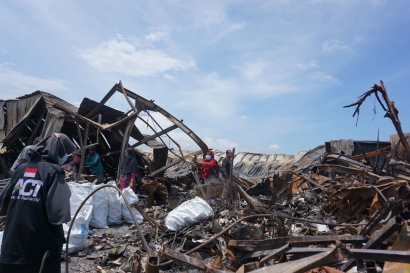 Yang Tersisa di Antara Debu dan Arang, Pasca Kebakaran Relokasi Pasar Johar
