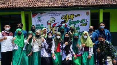 Vaksin Anak Dilakukan Bersama SD Islam Hasanudin 04 Semarang dan Mahasiswa KKN Undip