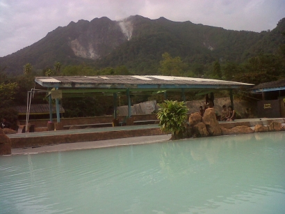 Kolam Air Panas di Kaki Gunung Sibayak