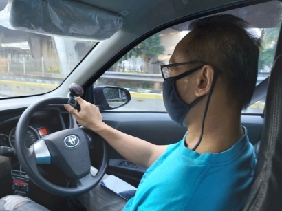 Berjualan Makanan Online Sambil  sebagai Driver Taxi Online, Beliau Luar Biasa!