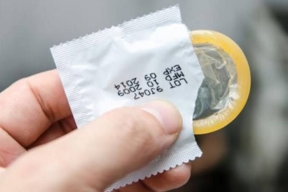 Menyikapi Fenomena Meningkatnya Pajangan Kondom di Dekat Kasir Supermarket Saat Hari Valentine