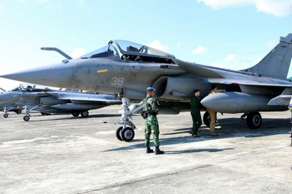 Mampukah "Duet Maut" Rafale dan F-15 Atasi J-20 China di Natuna Utara?
