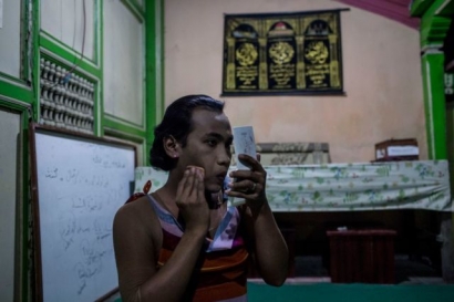 Potret Kehidupan Waria: Gender Ketiga di Indonesia
