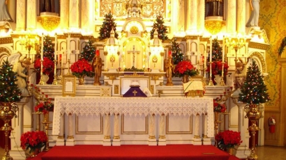 Perbedaan Altar Kayu dan Altar Batu dalam Gereja Katolik