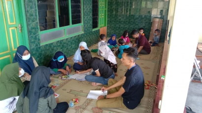 Kelompok 32 Reguler Online KKN PPM Universitas Mercu Buana Yogyakarta Ikut Serta dalam Perkembangan Pedidikan Anak-anak Dukuh Dagan