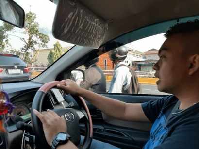 Ketika Seorang Anak Muda Menghasilkan Puluhan Juta sebagai Driver Taxi Online Saat Itu