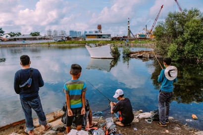 Serunya Memancing di Sungai Gedung Pompa Muara Baru Jakarta Utara