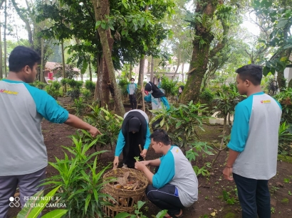 Kerja Bakti Taman Wisata KI Ageng Gribig oleh Mahasiswa KSM UNISMA Madyopuro 2022