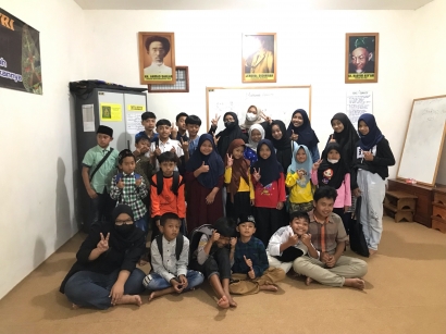 Mahasiswa PMM UMM Memberikan Edukasi Mathematics Anxiety kepada Anak-Anak Pengajian Wayang Santri Desa Pandan Rejo Kecamatan Bumiaji