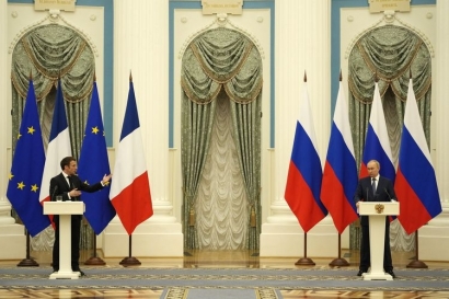 Apa Untungnya Macron Jadi Peacebroker Konflik Rusia-Ukraina?